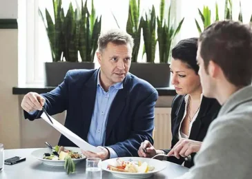 Cách nhắn tin mời sếp đi ăn